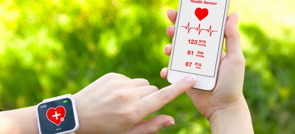 smartwatch smartphone health cropped