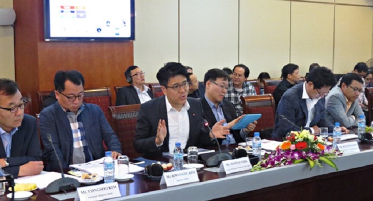 Các chuyên gia Hàn Quốc trao đổi tại hội thảo. Ảnh: Phan Minh/ICTNews