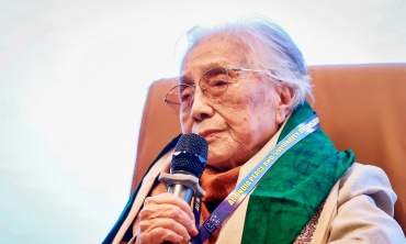 Nguyên Phó Chủ tịch nước Nguyễn Thị Bình xúc động nhận Giải thưởng Hòa bình Romesh Chandra