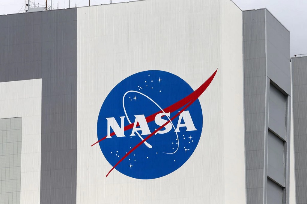 NASA yêu cầu SpaceX tạm dừng dự án tàu đổ bộ mặt trăng