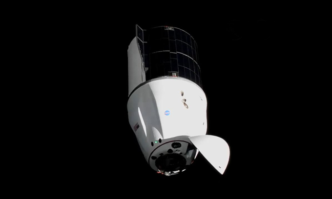 Tàu SpaceX ghép nối với trạm ISS ở độ cao hơn 400 km