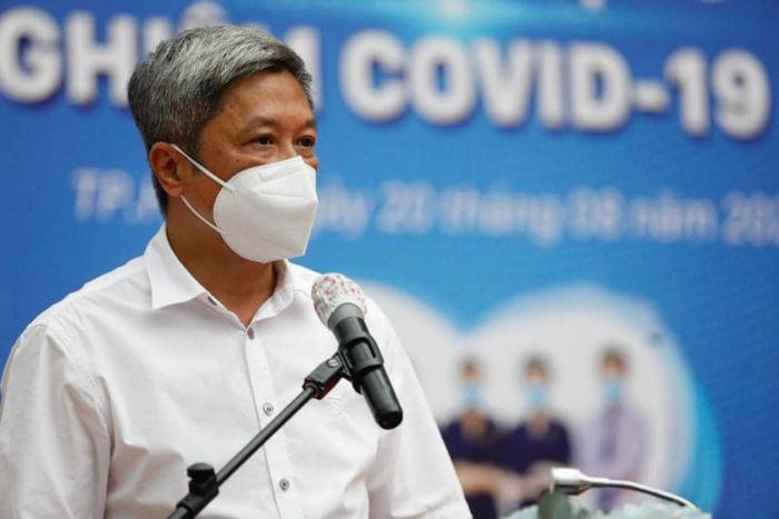 Thứ trưởng Nguyễn Trường Sơn kêu gọi người khỏi COVID-19 tham gia chống dịch