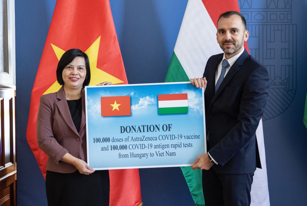 Hungary trao tặng vaccine và vật tư y tế hỗ trợ Việt Nam chống dịch Covid-19