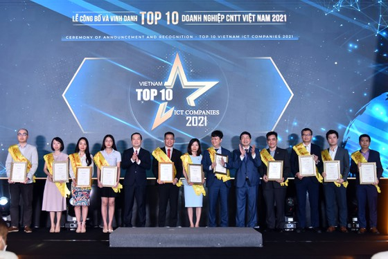 Lễ công bố và vinh danh TOP 10 doanh nghiệp CNTT Việt Nam 2021
