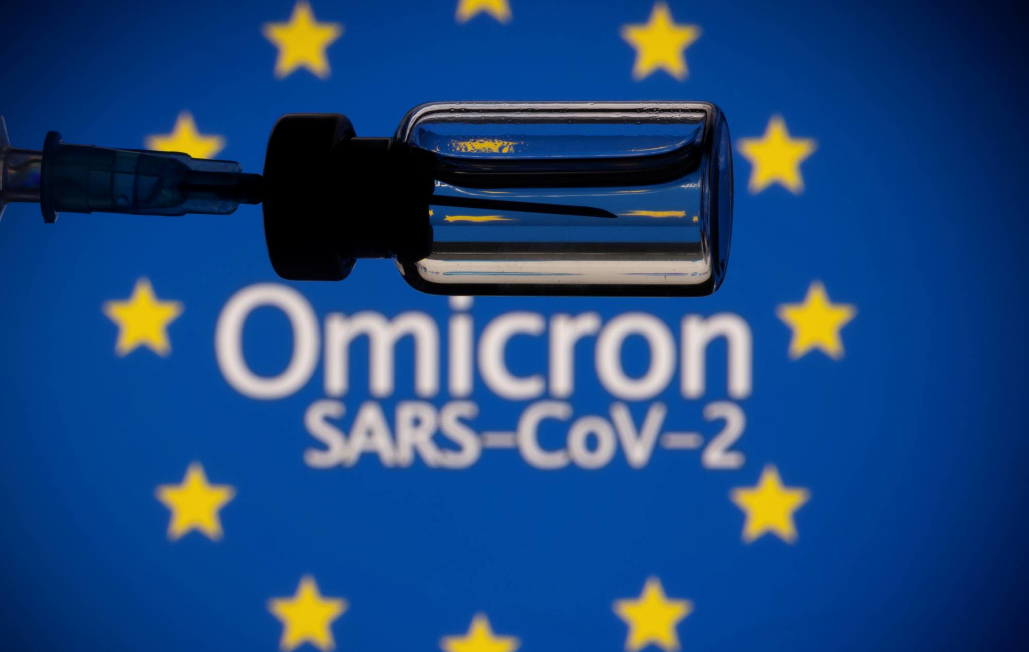 Các hãng vaccine đang bắt tay vào nghiên cứu phát triển vũ khí chống biến thể Omicron