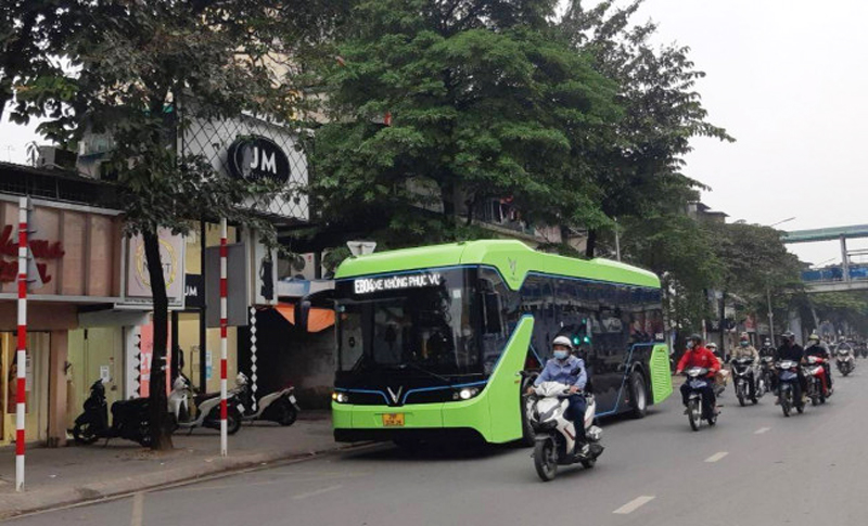 Hà Nội khai trương tuyến xe buýt điện đầu tiên
