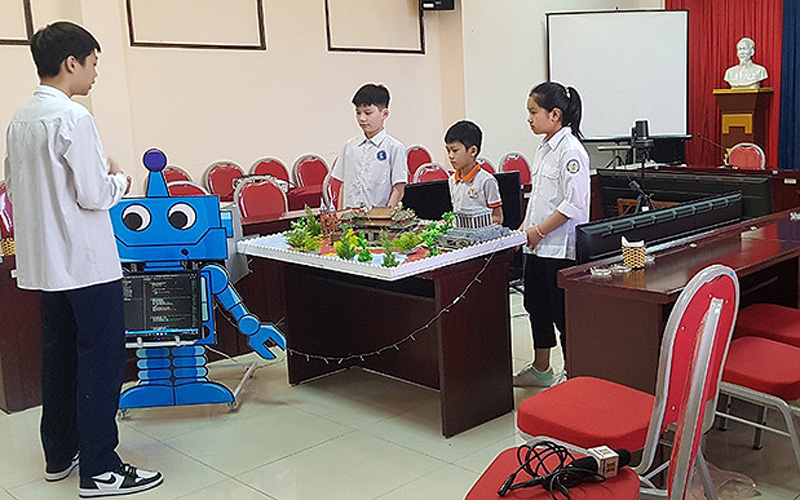 Sáng tạo hiệu quả của học sinh Hà Nội: “Robot hướng dẫn viên du lịch”