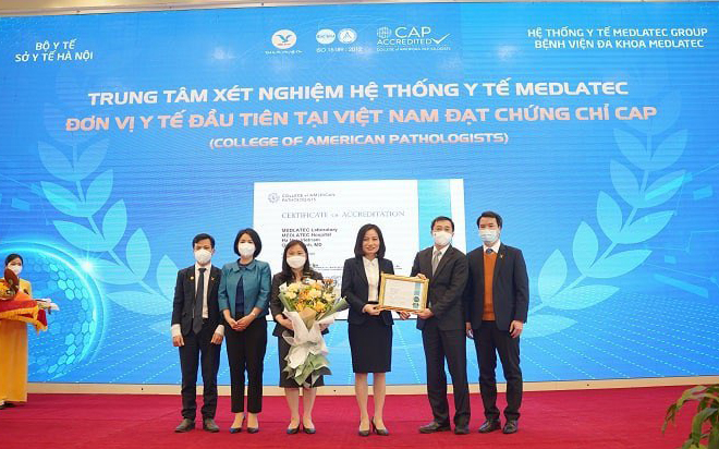 Đơn vị y tế đầu tiên Việt Nam nhận chứng chỉ xét nghiệm đạt tiêu chuẩn CAP
