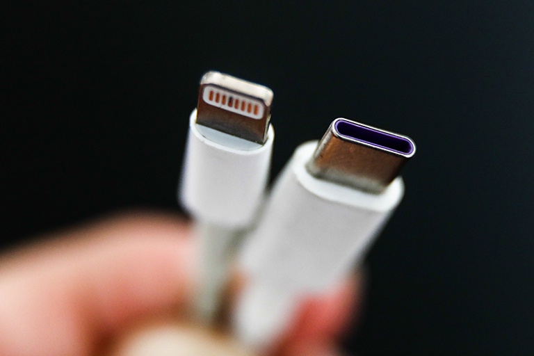 USB-C là sạc chuẩn cho thiết bị điện tử ở EU vào năm 2024