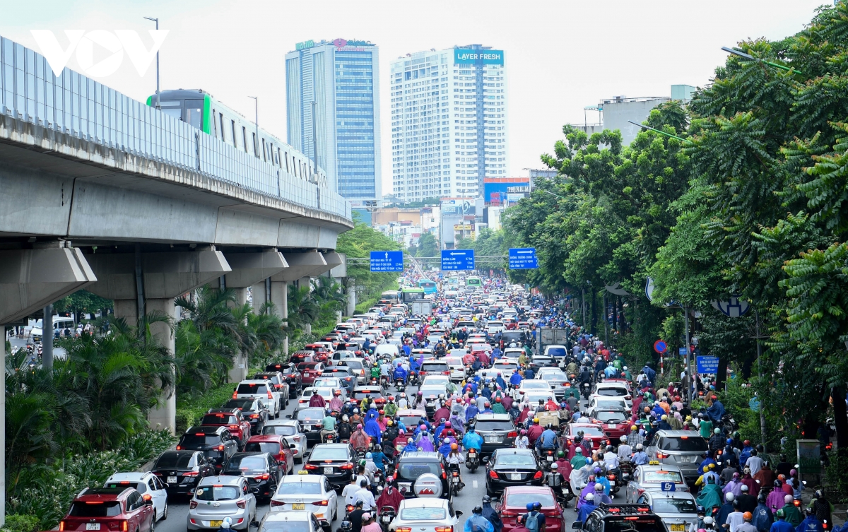Hà Nội: Phân tách làn ô tô và xe máy trên đường Nguyễn Trãi