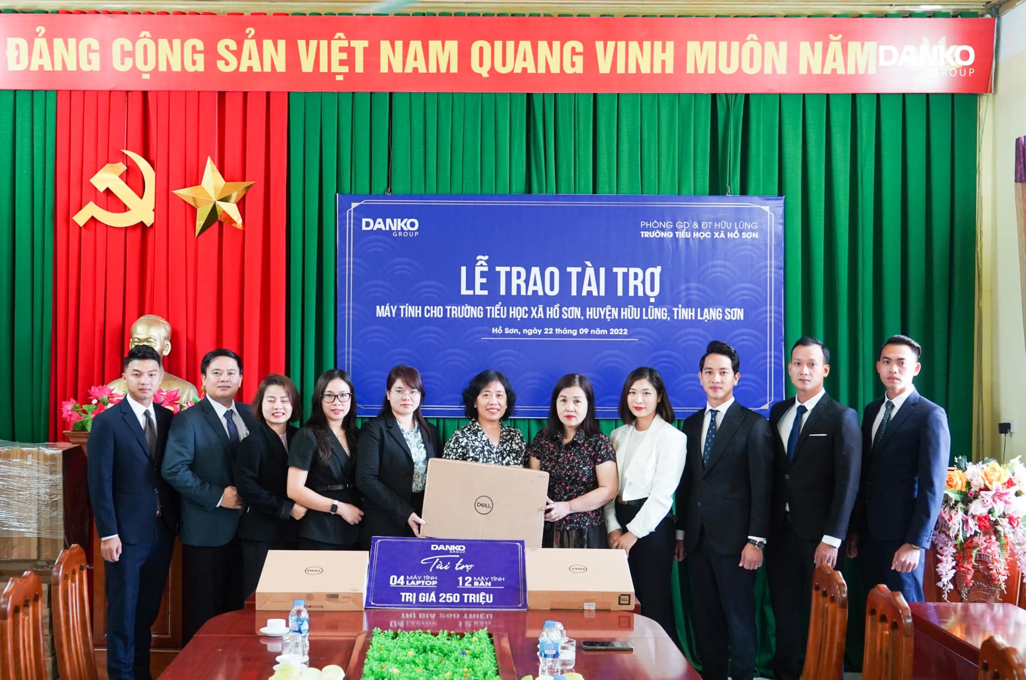 Danko Group trao tặng máy tính cho học sinh tỉnh Lạng Sơn