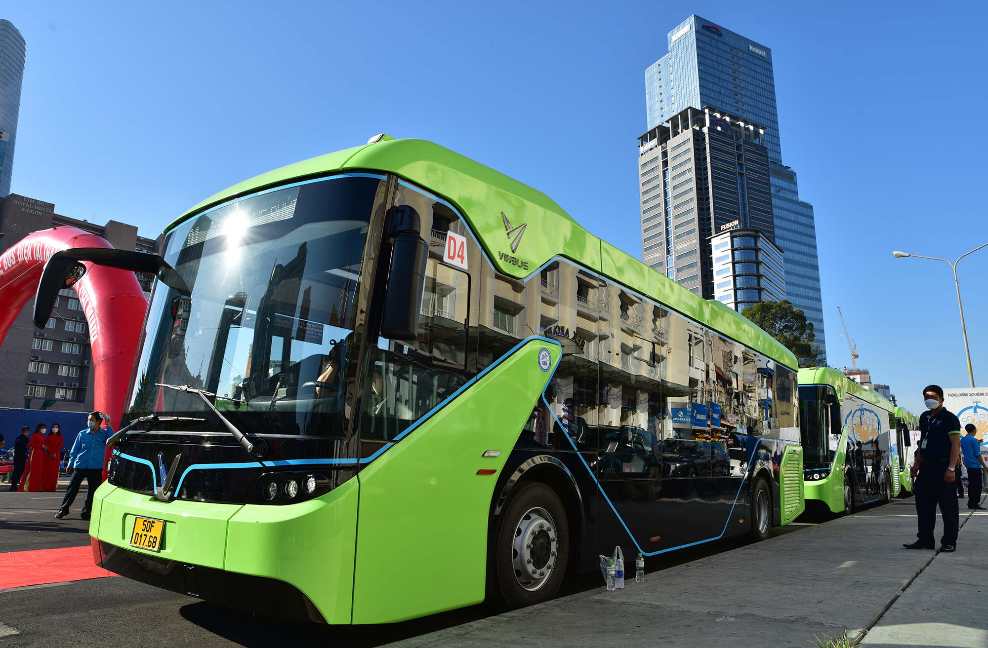 Hà Nội sẽ tính toán kỹ lộ trình chuyển đổi xe bus xanh