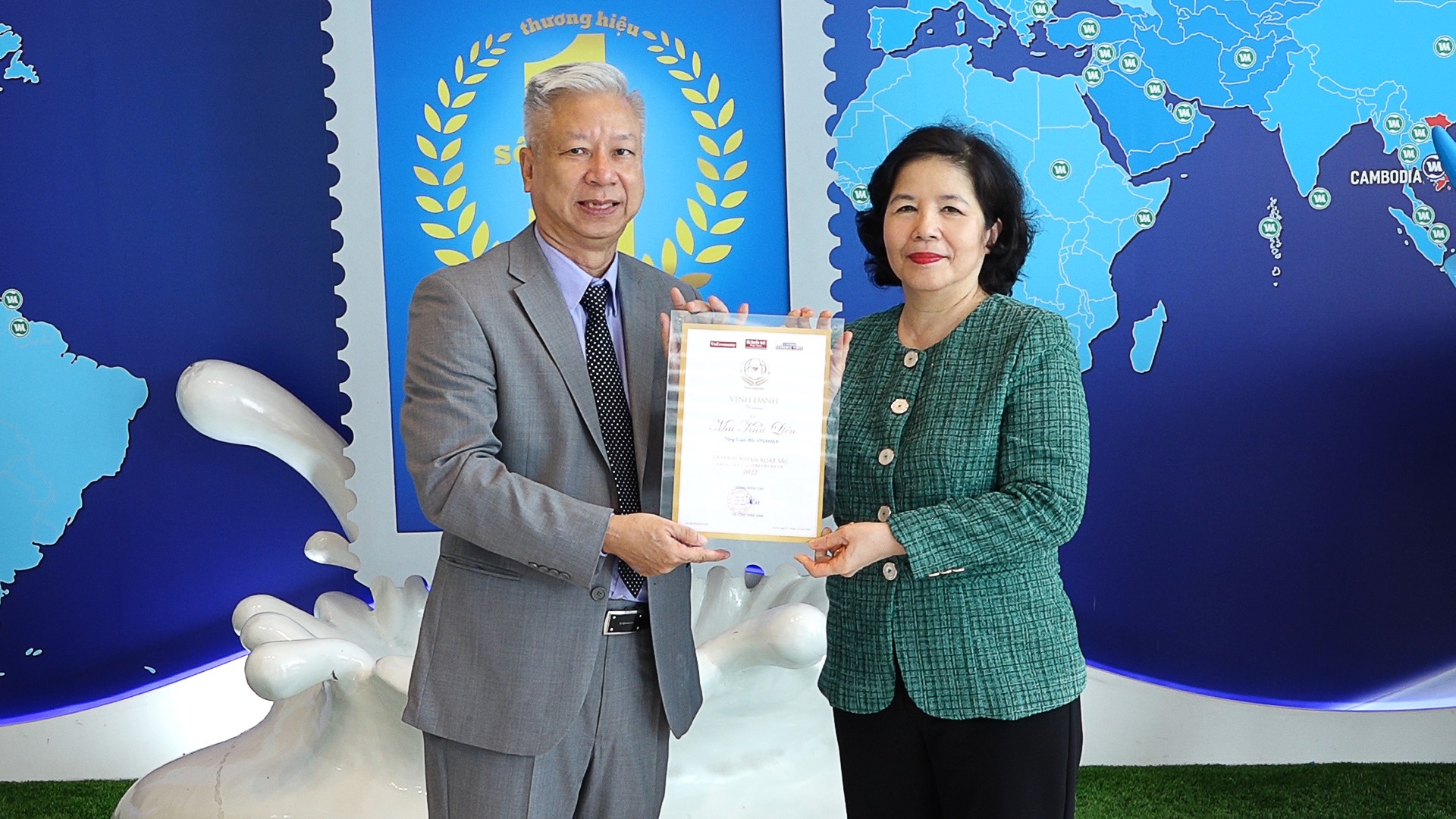 Vinamilk tiếp tục dẫn đầu top 10 thương hiệu mạnh nhất Việt Nam, CEO Mai Kiều Liên được vinh danh doanh nhân xuất sắc năm 2022