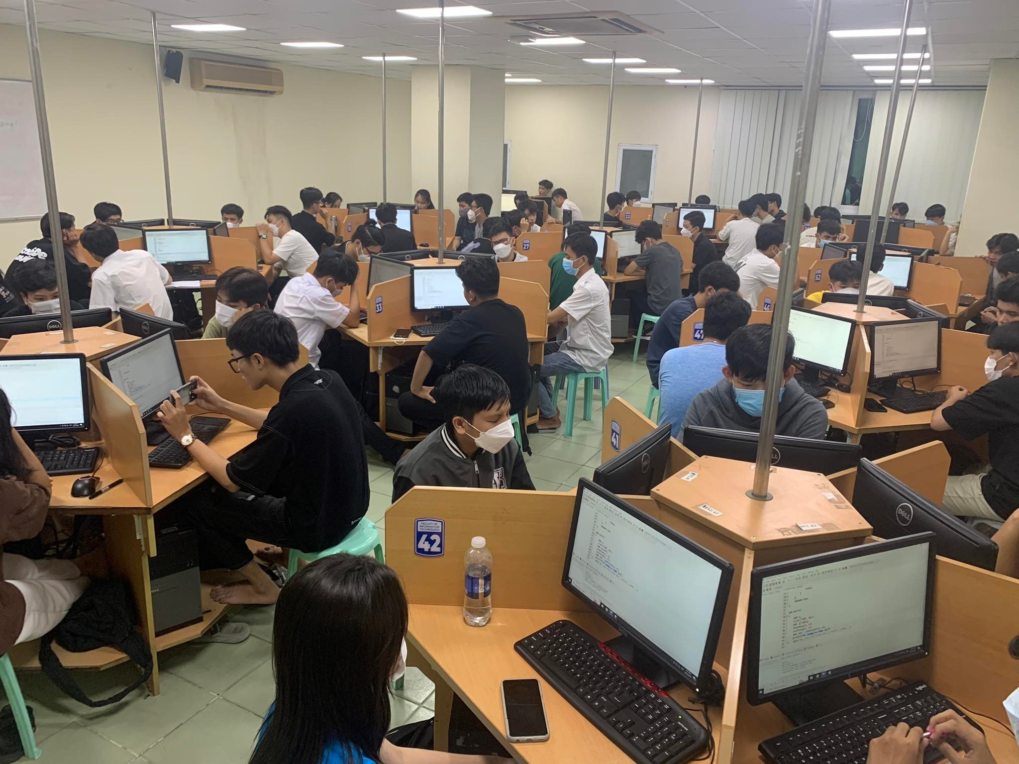 ICPC miền Trung thu hút hơn 1600 thí sinh tham dự