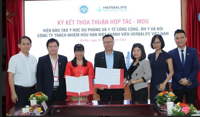 Trao tặng học bổng cho 20 sinh viên, bác sĩ Đại học Y Hà Nội