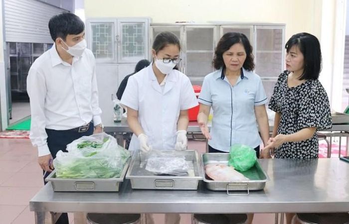 Hà Nội: Tăng cường kiểm tra giám sát bếp ăn bán trú