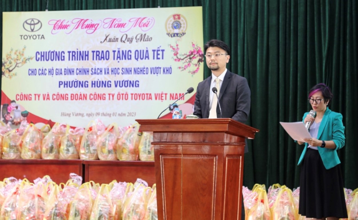 Toyota Việt Nam trao quà tết cho các hộ gia đình chính sách và trẻ em có hoàn cảnh khó khăn tại tỉnh Vĩnh Phúc
