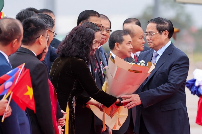 Thủ tướng Phạm Minh Chính bắt đầu chuyến thăm chính thức CHDCND Lào