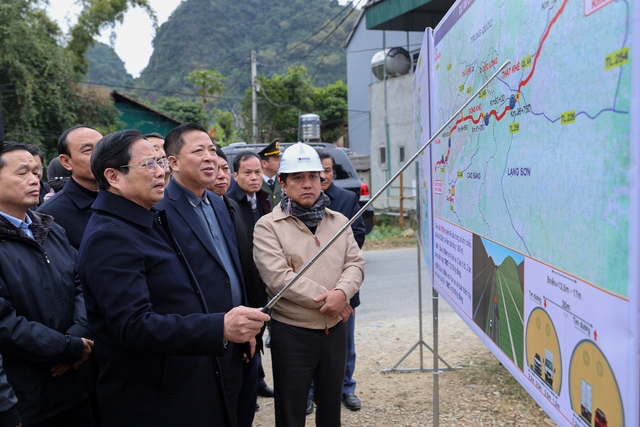 Thủ tướng khảo sát thực địa các dự án hạ tầng tại Cao Bằng
