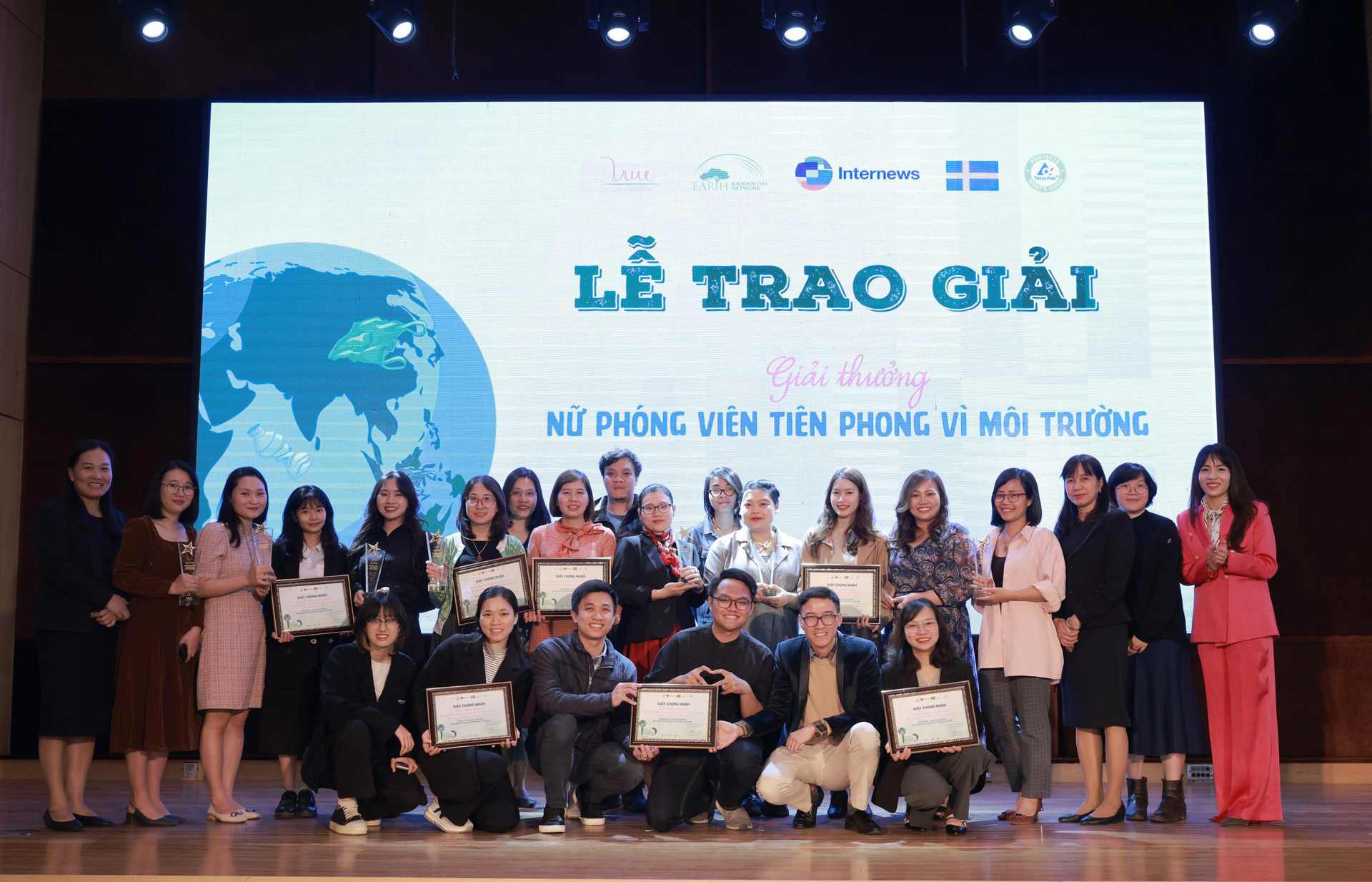 Trao 11 giải thưởng báo chí “Nữ phóng viên tiên phong vì môi trường”