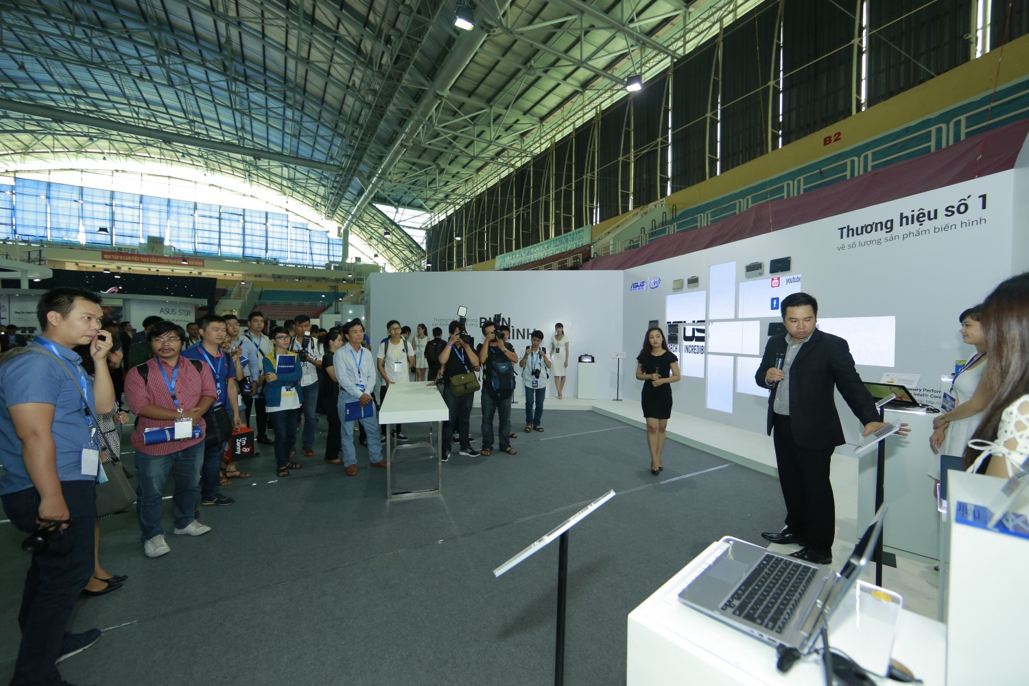 ASUS EXPO 2015 Booth Tour
