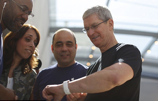 2770EA1900000578 3032788 Apple CEO Tim Cook showed off his personal Apple Watch to custom m 15 1428700413932