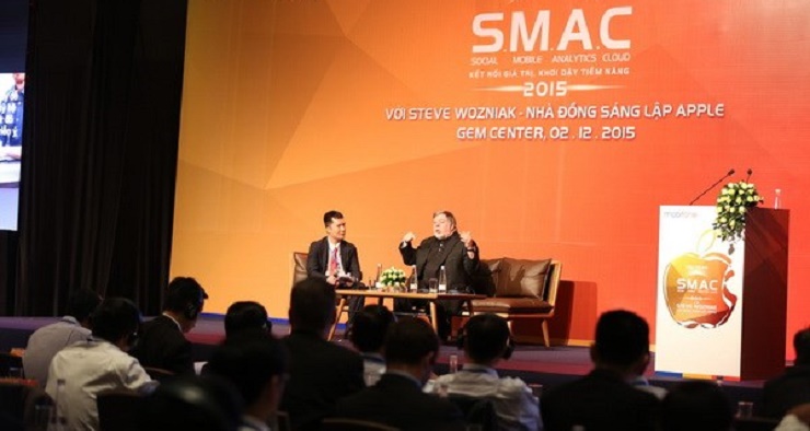 Ông Steve Wozniak trả lời câu hỏi phỏng vấn tại sự kiện