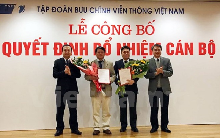 Ông Tô Dũng Thái (thứ hai từ phải sang trái) là gương mặt trẻ đầy triển vọng của VNPT. Ảnh: CTV/Vietnam+