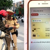 Ngày đầu Công an TP Hà Nội xử phạt bằng lái trên App VNeID 