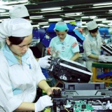 Việt Nam chi 54,3 tỷ USD nhập máy vi tính, điện tử và linh kiện