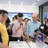 Hơn 50.000 iPhone 16 đến tay người dùng Việt, phần lớn chọn Pro Max Titan sa mạc