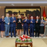 Tập đoàn Thụy Điển muốn đưa Việt Nam trở thành trung tâm toàn cầu đầu tiên về dệt may tuần hoàn, công nghệ cao