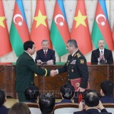 Tổng Bí thư Tô Lâm chứng kiến trao các văn kiện hợp tác Việt Nam-Azerbaijan và phát biểu với báo chí