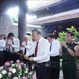 Tổng Bí thư Tô Lâm dâng hương tưởng nhớ Chủ tịch Hồ Chí Minh tại Nghệ An