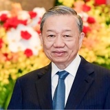 Bác vẫn cùng chúng cháu hành quân