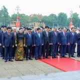 Kỷ niệm 135 năm Ngày sinh Chủ tịch Hồ Chí Minh: Lãnh đạo Đảng, Nhà nước vào Lăng viếng Bác