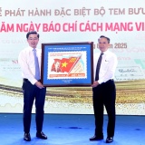 Chính thức phát hành bộ tem kỷ niệm 100 năm Ngày Báo chí Cách mạng Việt Nam