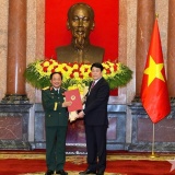 Chủ tịch nước trao Quyết định thăng quân hàm; cấp bậc hàm Đại tướng, Thượng tướng đối với sĩ quan Quân đội và Công an