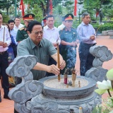 Thủ tướng tưởng nhớ, tri ân Chủ tịch Hồ Chí Minh và các Anh hùng liệt sĩ tại Quảng Trị