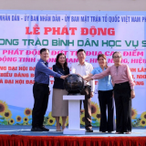 Bình dân học vụ số: Học để làm chủ công nghệ, học để không bị bỏ lại phía sau, học để làm chủ tương lai