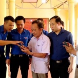 Người cao tuổi hòa nhập kỷ nguyên số: Sức mạnh từ kỹ năng số