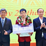 Học sinh đạt Huy chương Bạc Olympic Tin học quốc tế được tỉnh Lâm Đồng thưởng 200 triệu đồng