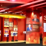 Triển lãm 95 năm Cờ Đảng soi đường: Tái hiện những mốc son chói lọi của Đảng qua 95 năm lãnh đạo Cách mạng Việt Nam bằng công nghệ hiện đại