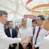 GS.TS. Lê Văn Lợi thăm gian triển lãm của Viện Hàn lâm KHXH Việt Nam tại sự kiện '80 năm Hành trình Độc lập - Tự do - Hạnh phúc'