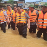 Thủ tướng tới Thái Nguyên thăm hỏi người dân, chỉ đạo khắc phục hậu quả mưa lũ