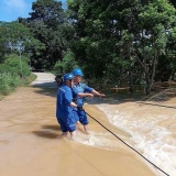 Các nhà mạng căng mình ứng cứu, đảm bảo thông tin liên lạc vùng lũ