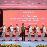 Bộ Công an phong cấp bậc hàm cho 8 lãnh đạo chủ chốt của Tổng Công ty Viễn thông MobiFone