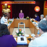 Hội đồng xét chọn Giải thưởng “Nhân tài Đất Việt” 2025 bỏ phiếu chọn công trình tiêu biểu trao giải