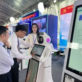 Thành phố đẩy mạnh “phổ cập AI” cho người dân