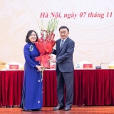 Bà Bùi Thị Minh Hoài giữ chức Chủ tịch Ủy ban Trung ương MTTQ Việt Nam khóa X